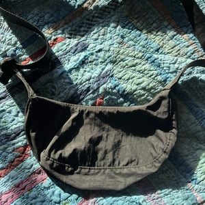 BAGGU mini crescent bag